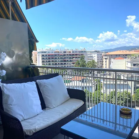 Apartment Belle Terrasse Pres Du Martinez Et Des Plages! Cannes