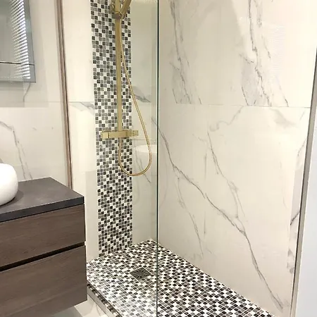 Belle Terrasse Pres Du Martinez Et Des Plages! *